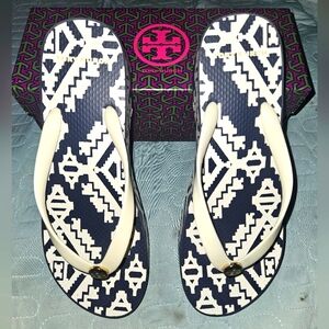 Tory burch perfect ivory tapestry geo navy blue Wedge platform flip flops sz 10